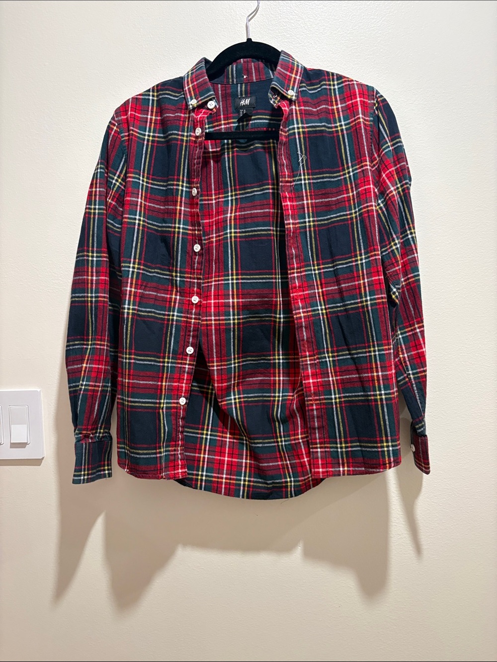 H&M Red & Black Plaid Long-Sleeve Button-Down Shirt
